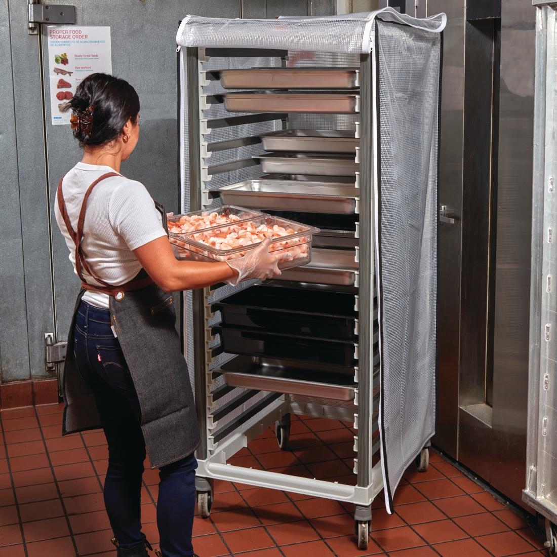 Cambro GN 2/1 trolley 18 etages voor 36x 1/1 GN bakken