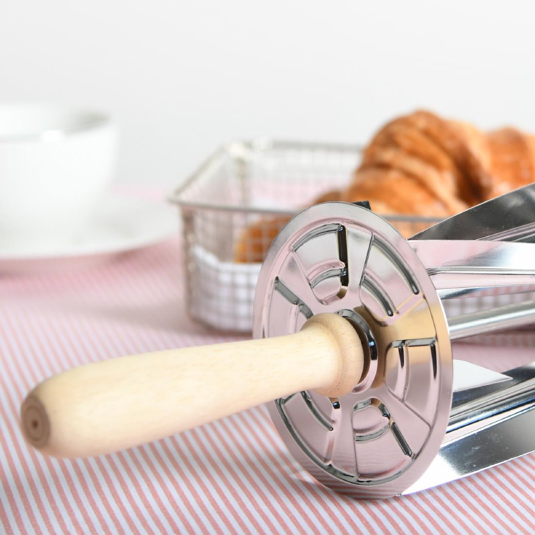 Gobel RVS Croissant Roller Cutter Met Houten Handvat 510x95X95mm