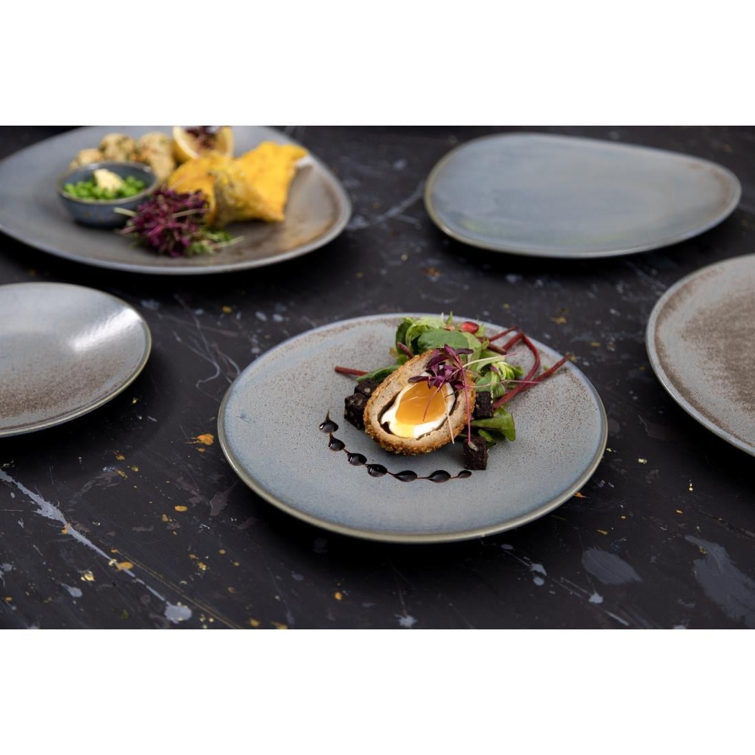 Olympia Ember Blauwe Driehoekige Borden 250mm (6 Stuks)