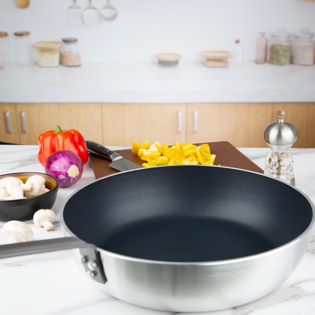 Vogue anti-aanbak aluminium conische sauteuse 32cm - Afbeelding 5